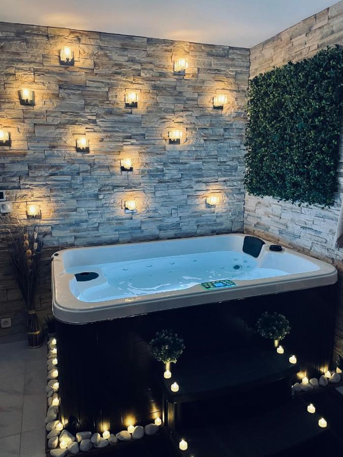 By Neptune - Appartement Rustique Jacuzzi Bondy Luaran gambar