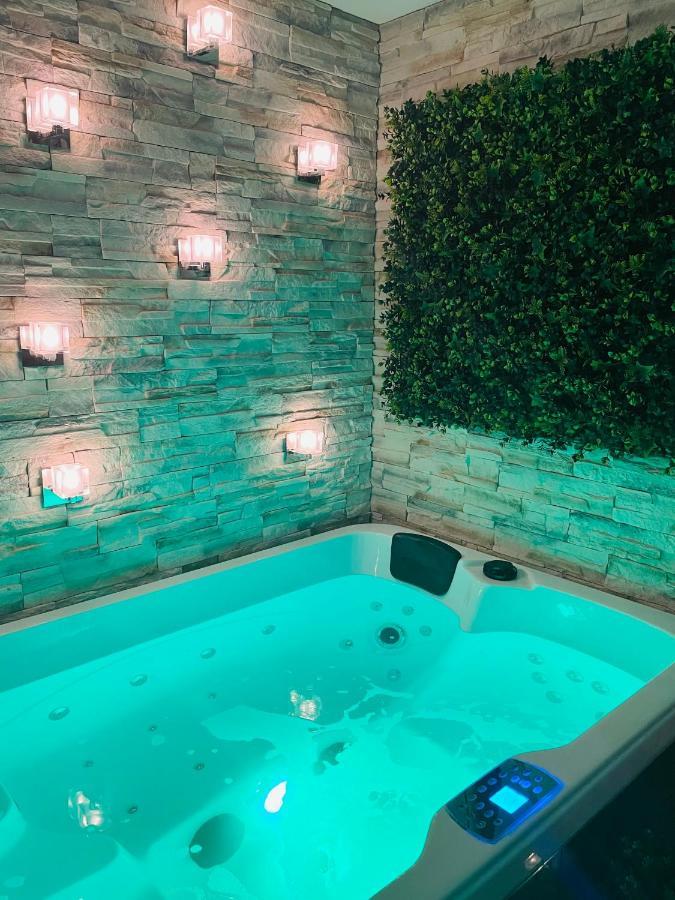 By Neptune - Appartement Rustique Jacuzzi Bondy Luaran gambar
