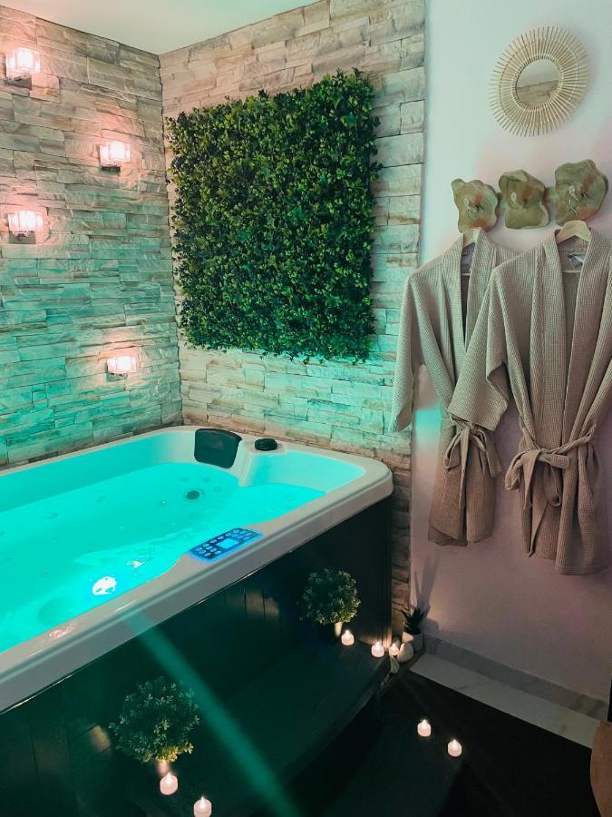 By Neptune - Appartement Rustique Jacuzzi Bondy Luaran gambar